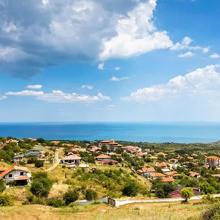 Отель Entre Емона