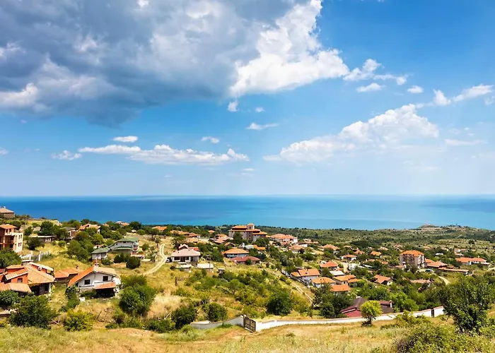 Отель Entre Емона