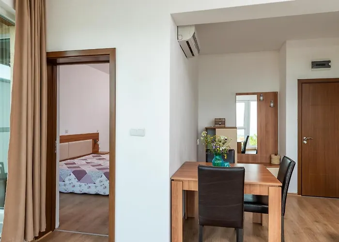 Отель Entre Емона